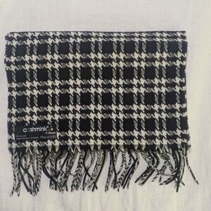 V. FRAAS Black and White Houndstooth Scarf